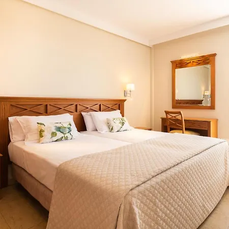 因图洛特尔码头公寓式酒店 Cala D´Or